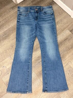 American Eagle Outfitters Women's Medium Blue Kick Boot Jeans
